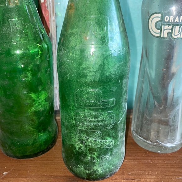 Four old bottles Sprite 7-Up orange crush and unknown - Picture 4 of 11